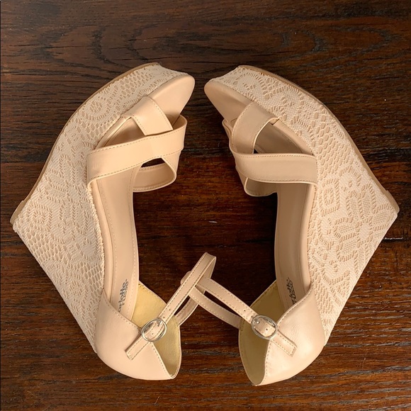 Charlotte Russe Nude Wedge Lace Size 10 - Picture 6 of 16